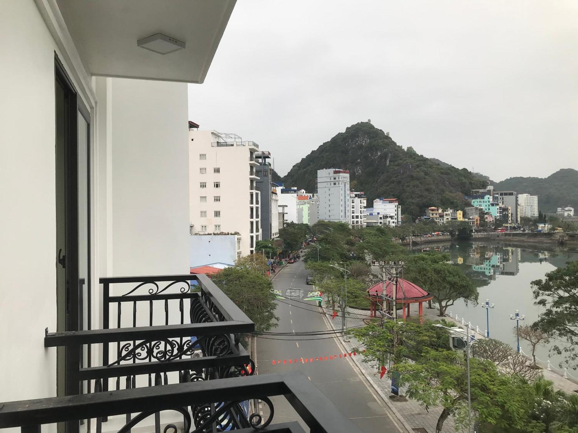 Sea Balcony Hotel Dong Khe Sau Exterior photo